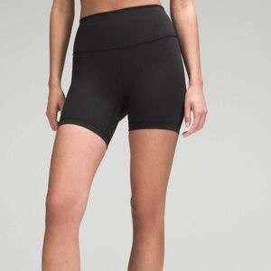 Lululemon - Wunder Train High-Rise Short 6”